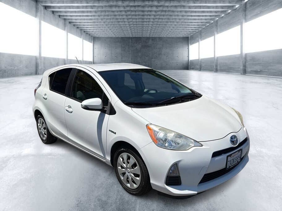 Used 2013 Toyota Prius C One FWD image 2
