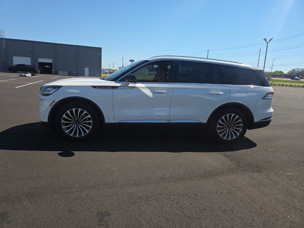 Used 2024 Lincoln Aviator 2WD w/ Premium Package image 7