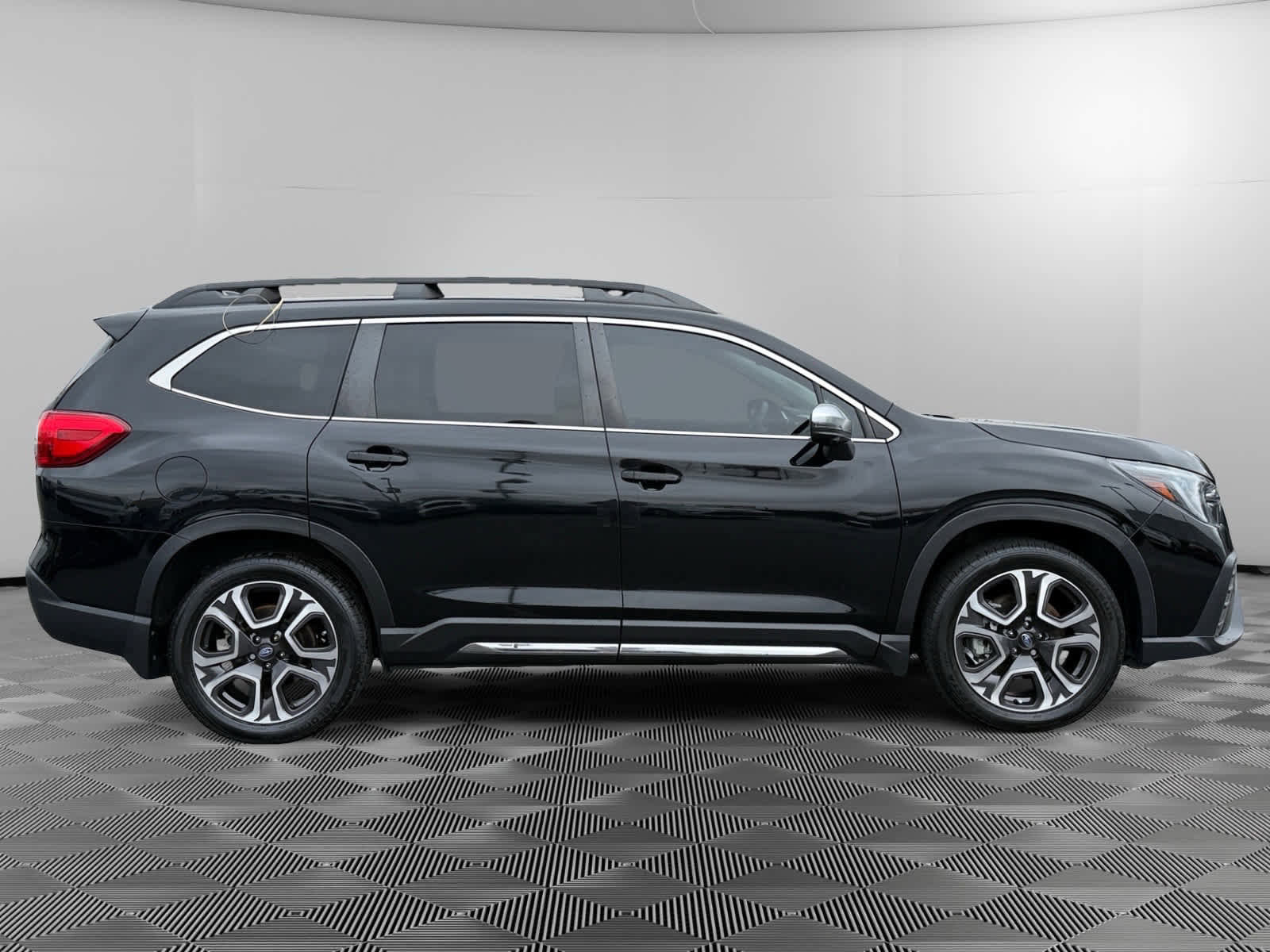 Used 2023 Subaru Ascent Limited w/ Technology Package image 6
