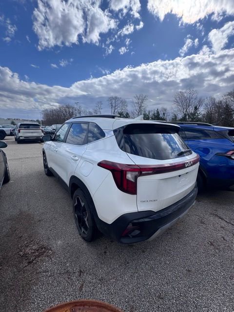 Certified 2024 Kia Seltos EX image 3