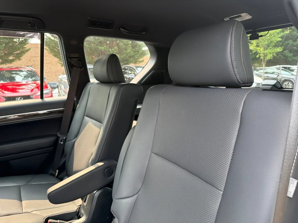 Used 2022 Lexus GX 460 Premium w/ Accessory Package AWD/4WD image 25