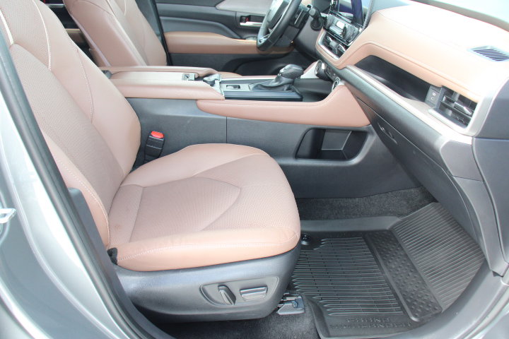 Certified 2025 Toyota Grand Highlander AWD image 24