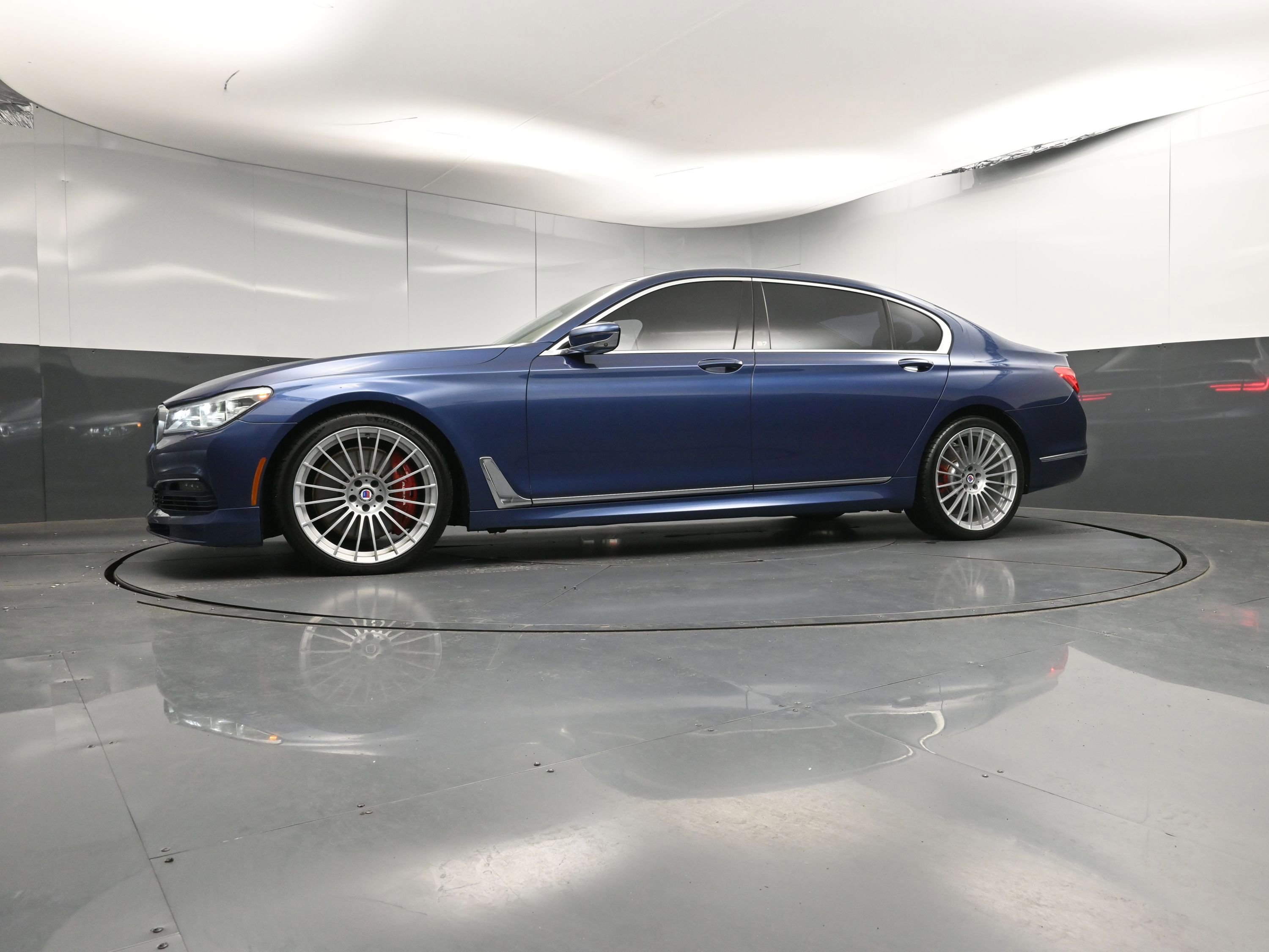 Used 2017 BMW 750i xDrive image 33