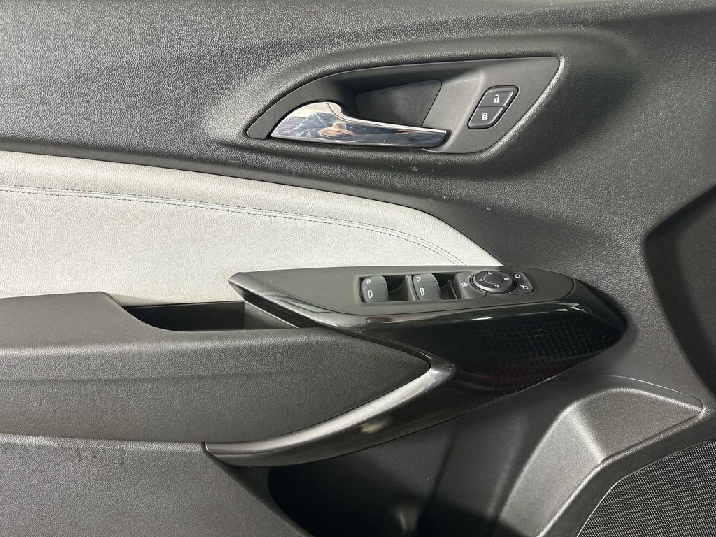 Certified 2024 Chevrolet Trax LT w/ Driver Confidence Package image 23