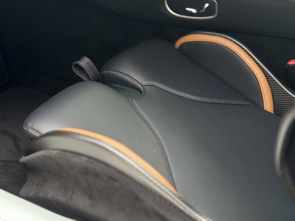 Used 2025 Aston Martin DB12 Coupe image 6