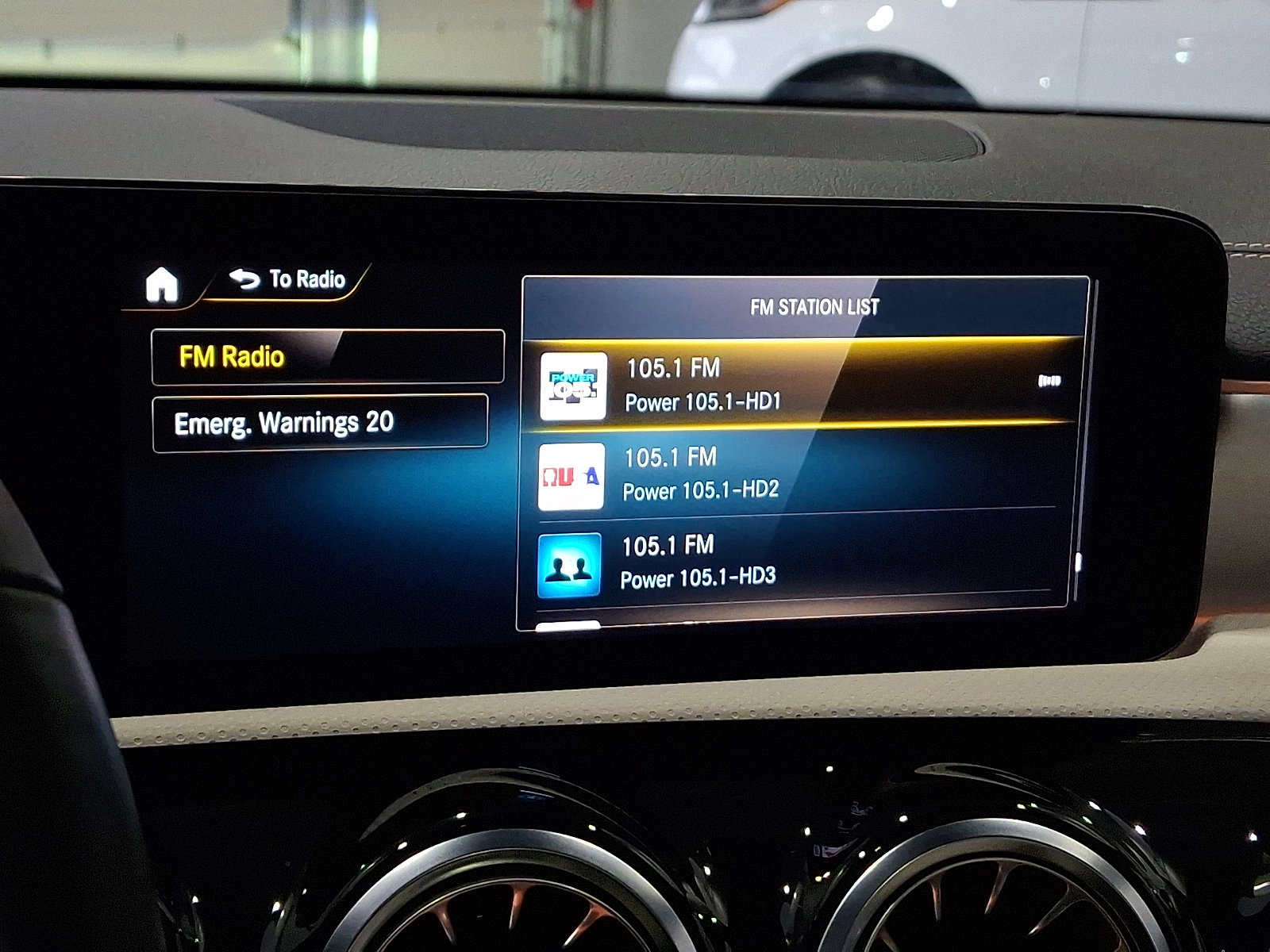 Used 2023 Mercedes-Benz CLA 250 4MATIC image 16