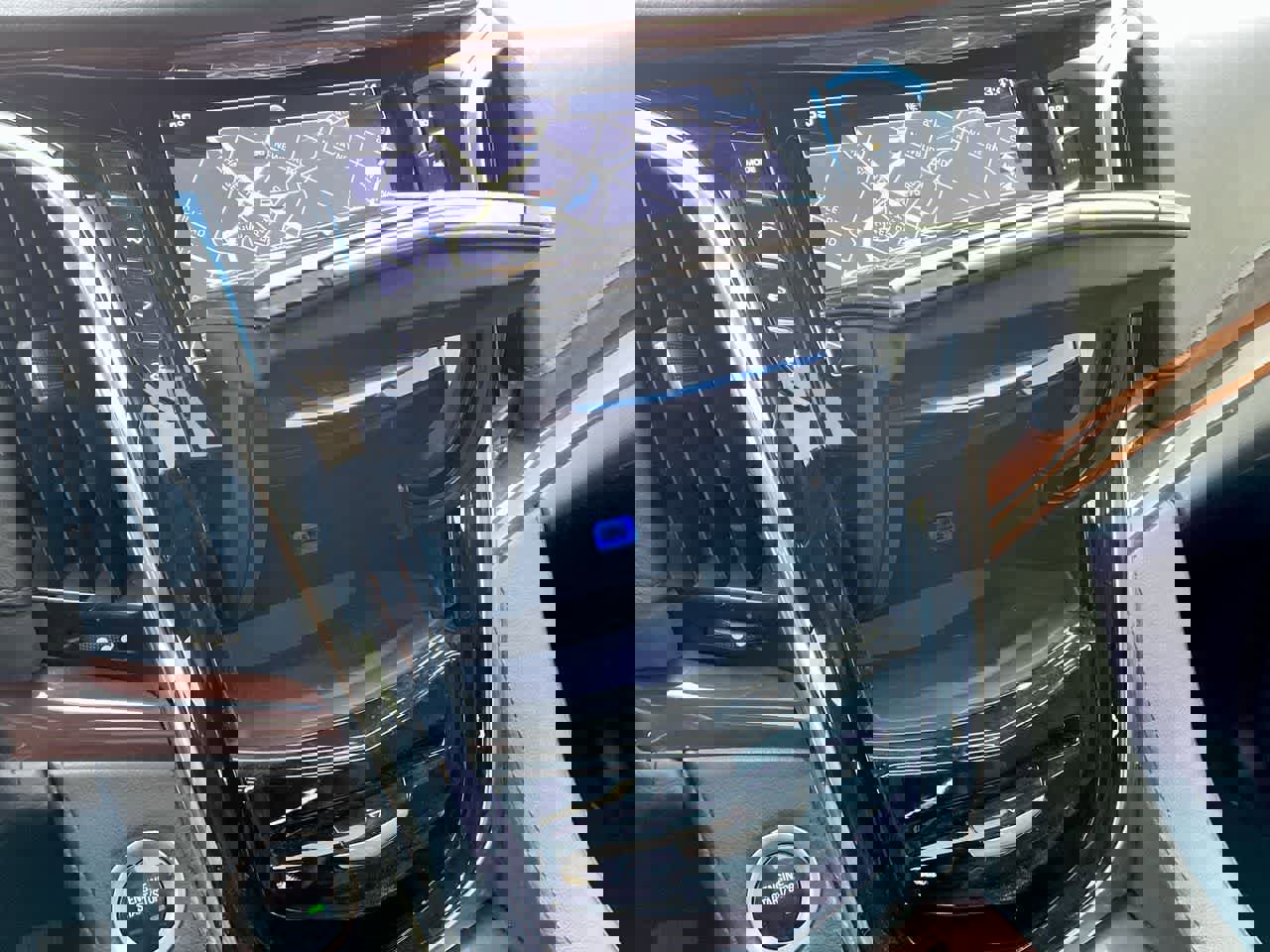 Used 2018 Cadillac Escalade ESV Luxury image 37