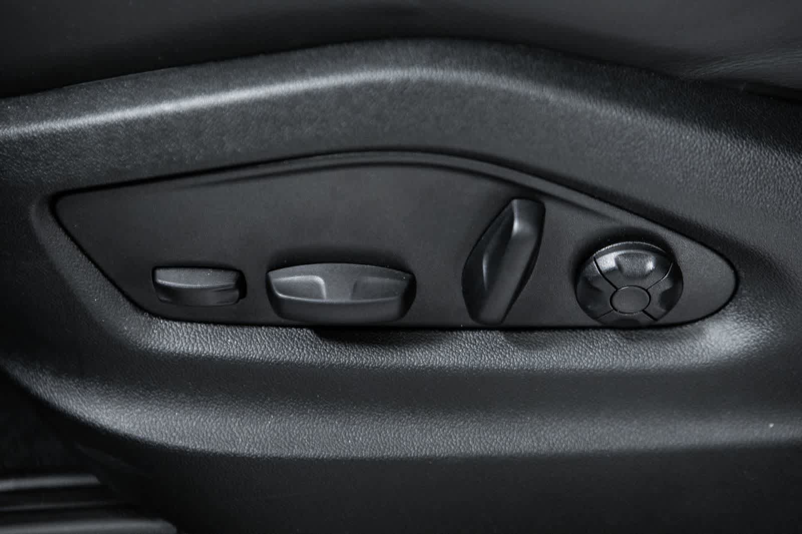 Certified 2025 Porsche Cayenne S AWD/4WD image 23