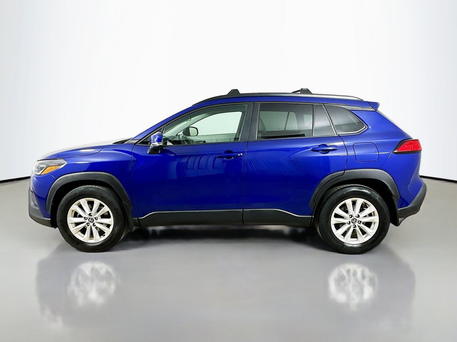 Used 2022 Toyota Corolla Cross LE AWD/4WD image 8