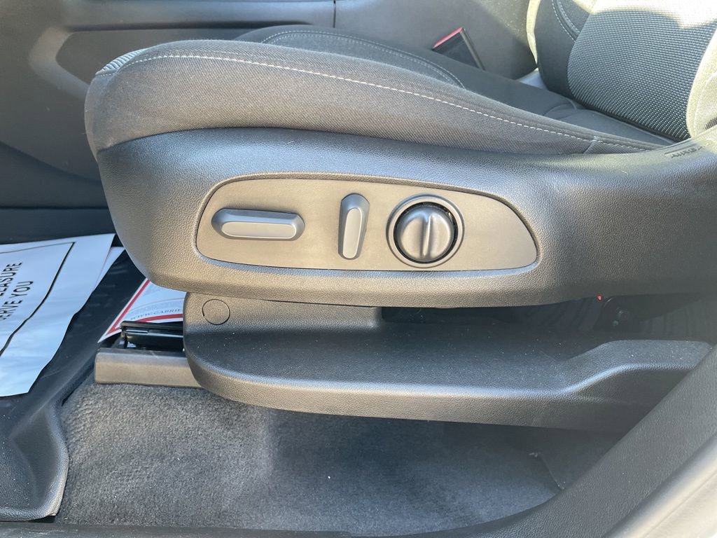 Used 2023 Chevrolet Traverse LT image 12