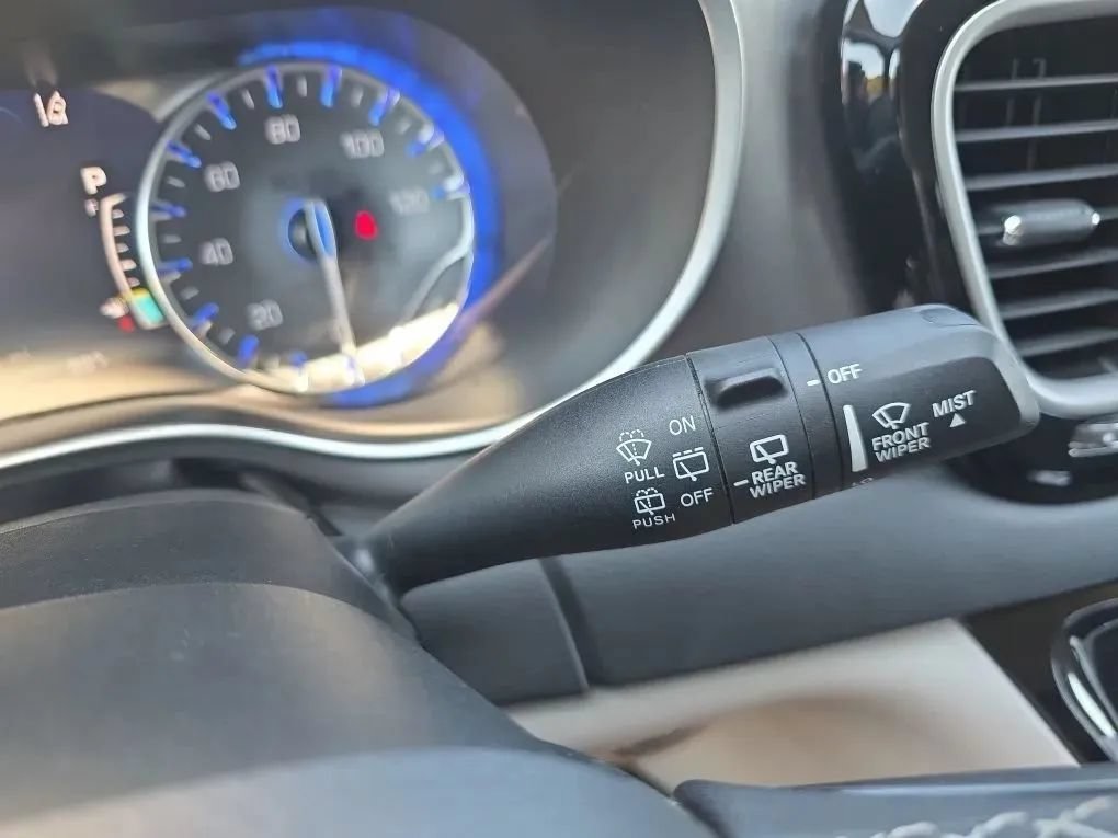 Used 2023 Chrysler Pacifica Touring-L FWD image 20