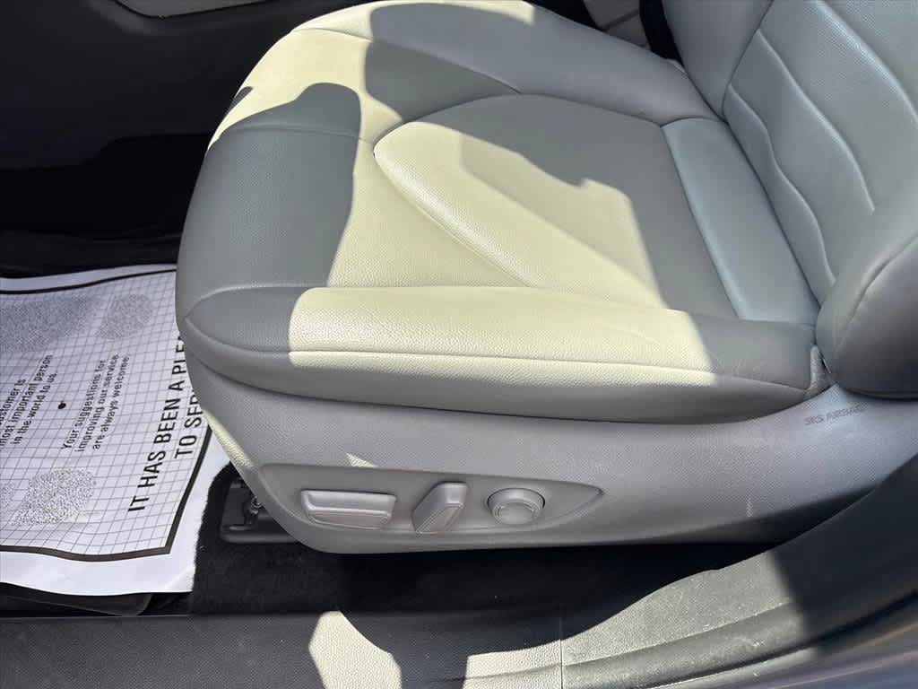 Used 2022 Toyota Highlander XLE AWD/4WD image 21