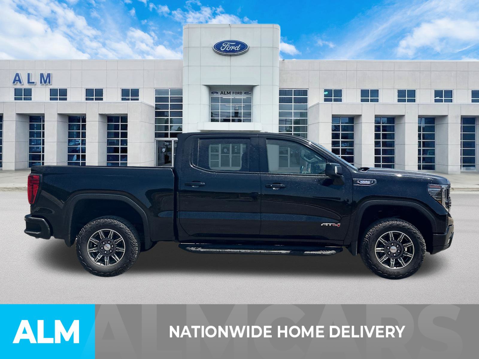 Used 2024 GMC Sierra 1500 AT4 w/ Technology Package AWD/4WD image 4