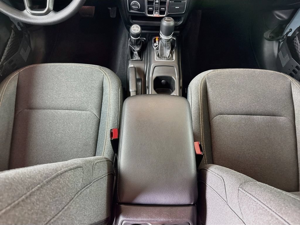 Used 2025 Jeep Gladiator Sport AWD/4WD image 16