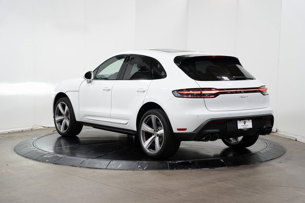 Certified 2024 Porsche Macan image 3