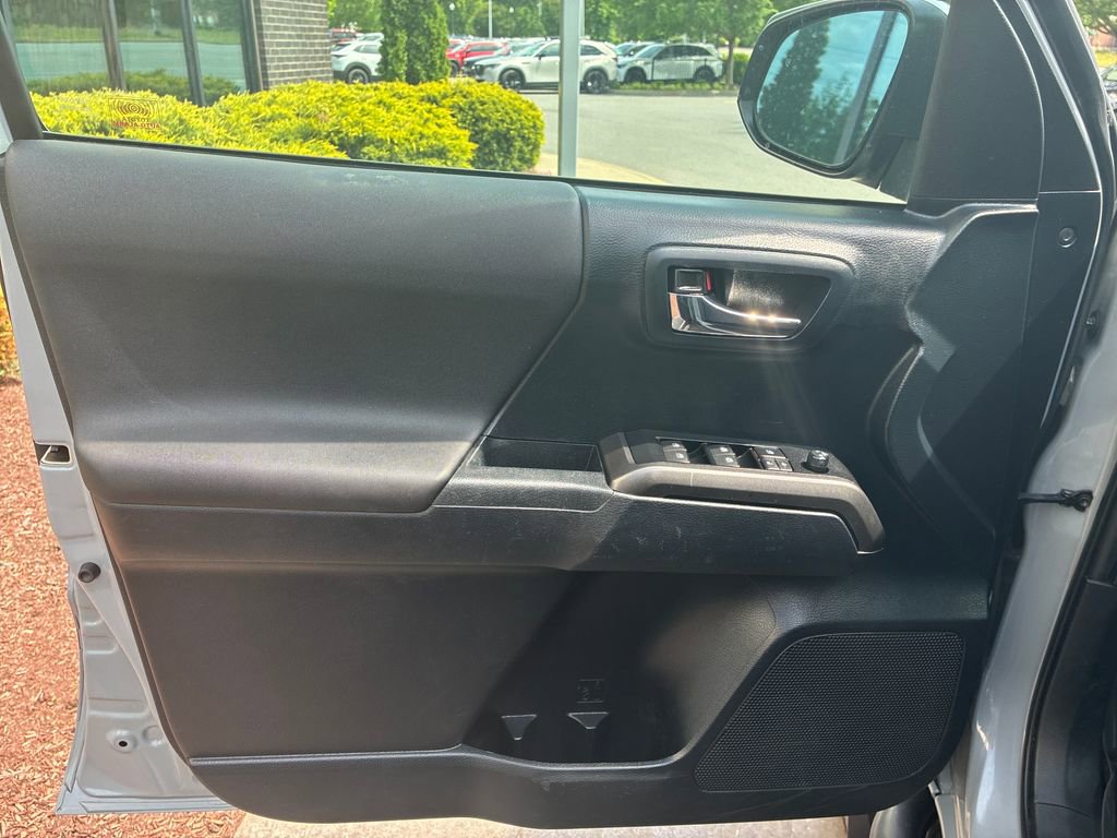 Used 2019 Toyota Tacoma TRD Sport RWD image 21