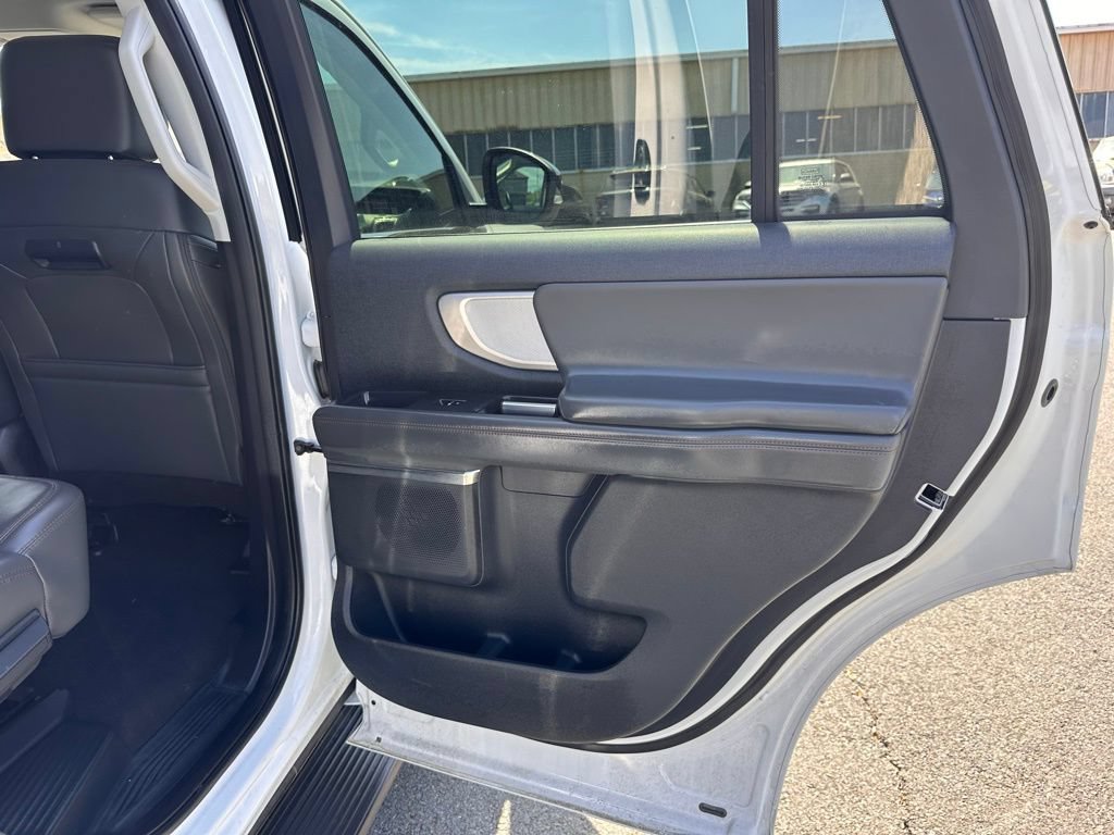 Used 2025 Ford Expedition Active AWD/4WD image 21