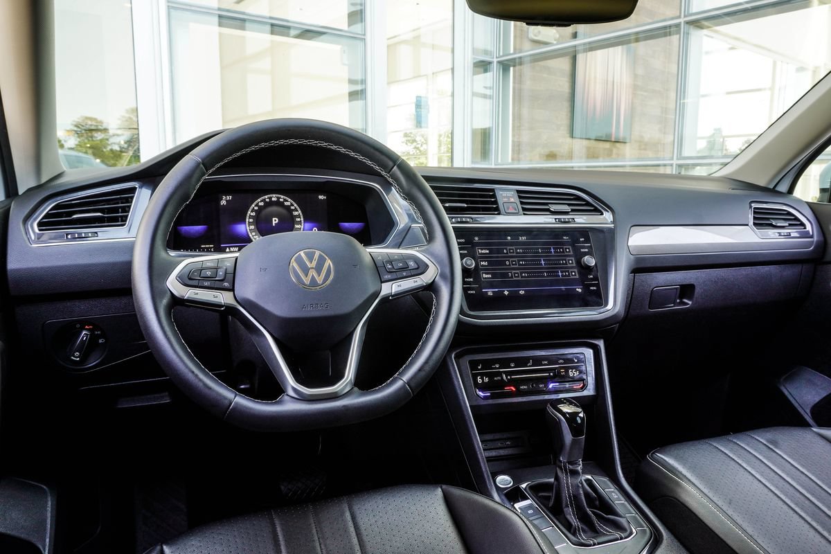 Used 2022 Volkswagen Tiguan SE FWD image 16