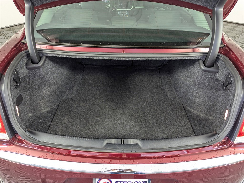 Used 2022 Chrysler 300 Touring image 28