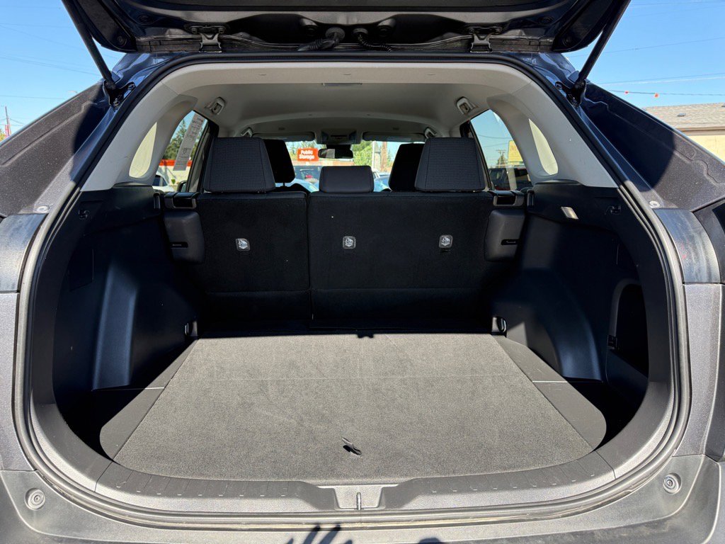 Used 2024 Toyota RAV4 LE image 6
