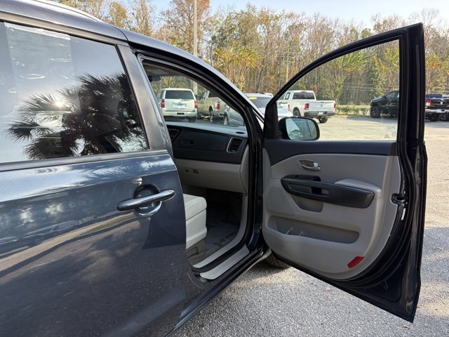 Used 2015 Kia Sedona LX w/ LX Convenience Package image 30