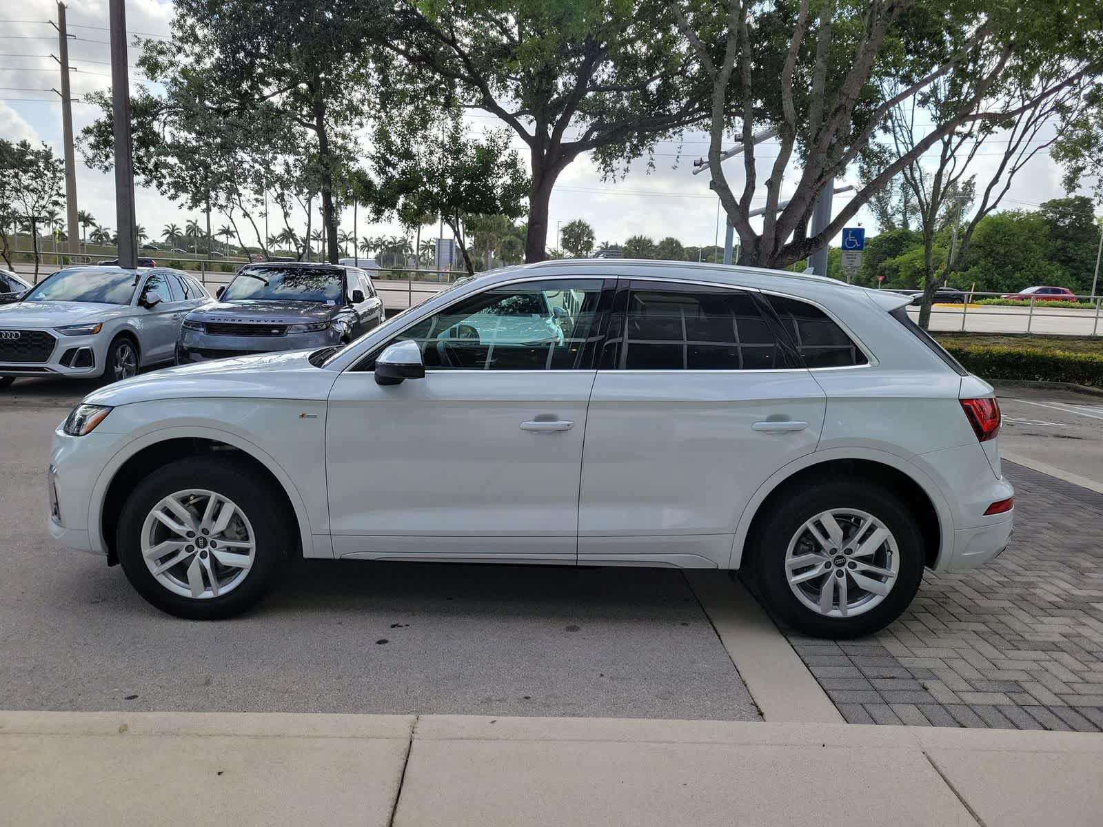 Used 2023 Audi Q5 2.0T Premium w/ Convenience Package AWD/4WD image 5
