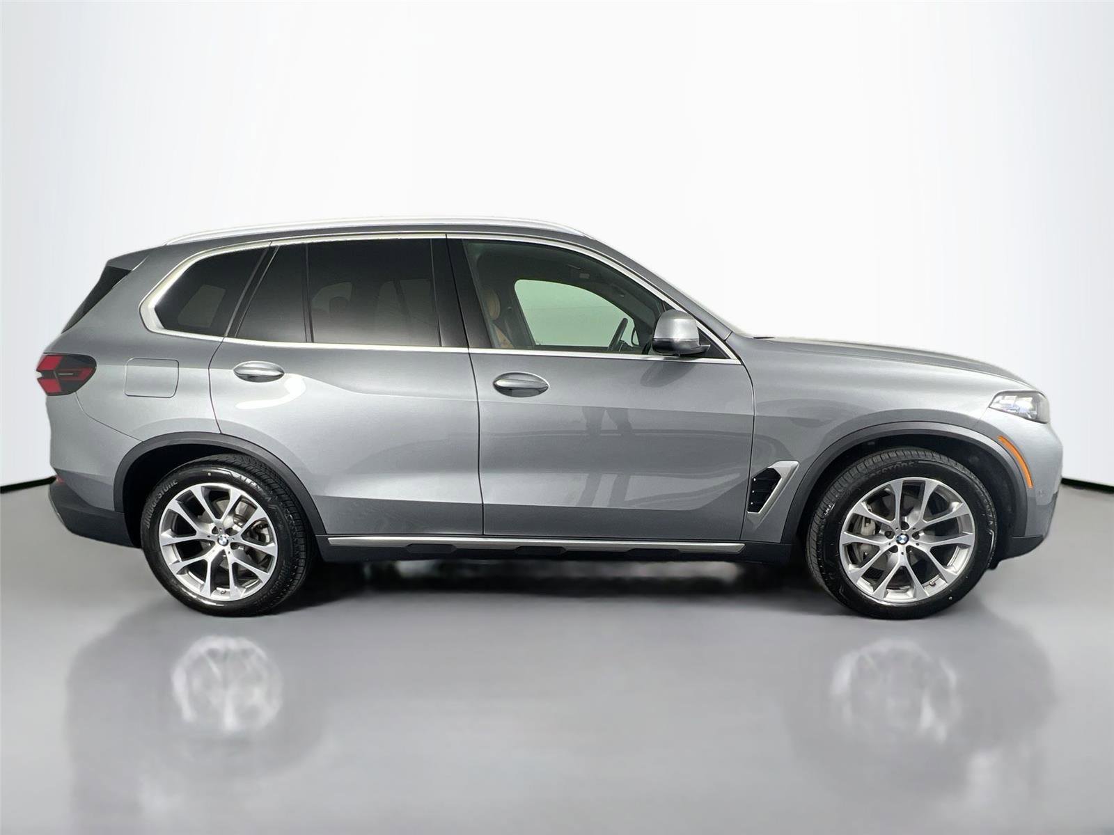 Certified 2024 BMW X5 xDrive40i w/ Premium Package AWD/4WD image 7