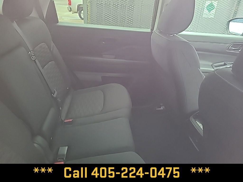 Used 2025 Nissan Pathfinder SV image 18
