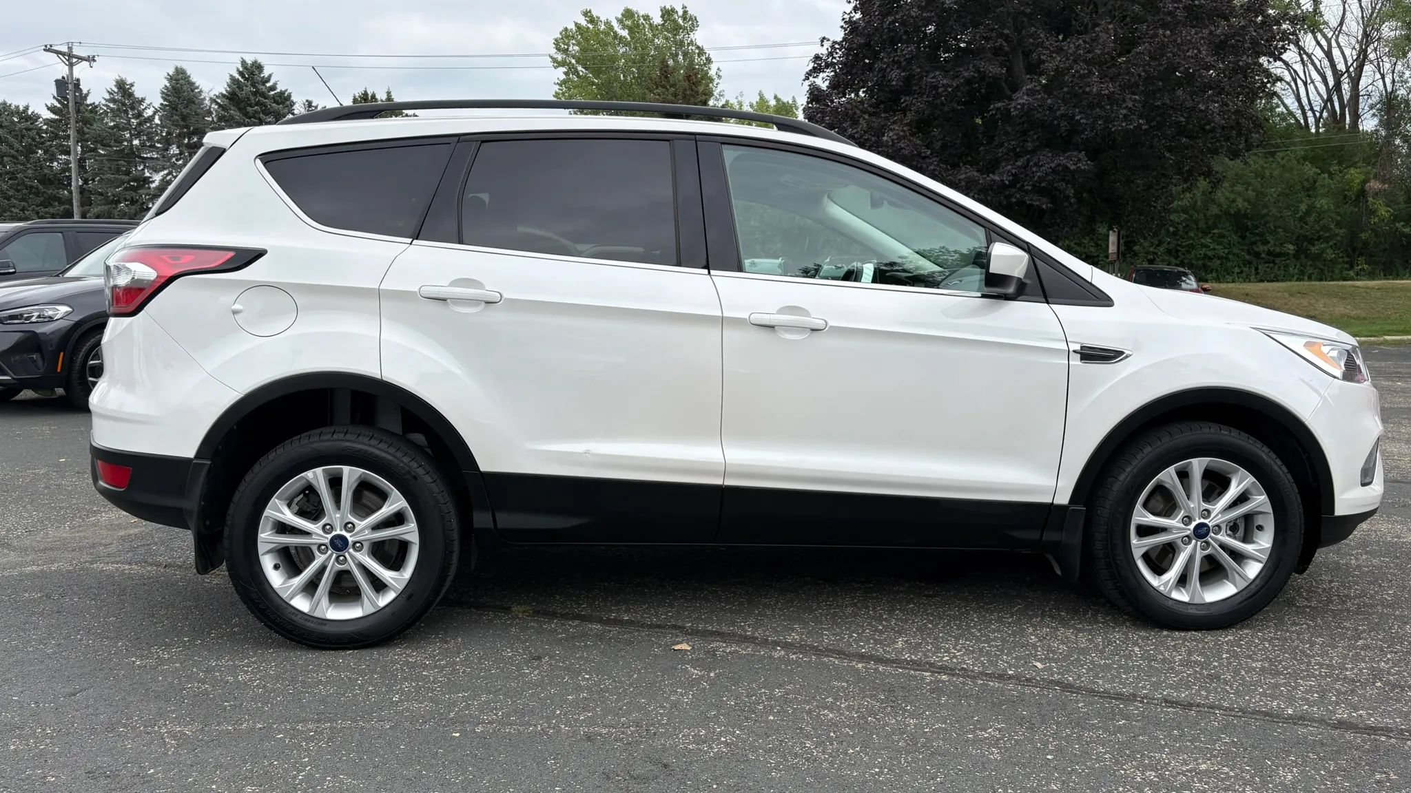 Used 2018 Ford Escape SEL w/ Ford Safe & Smart Package AWD/4WD image 12
