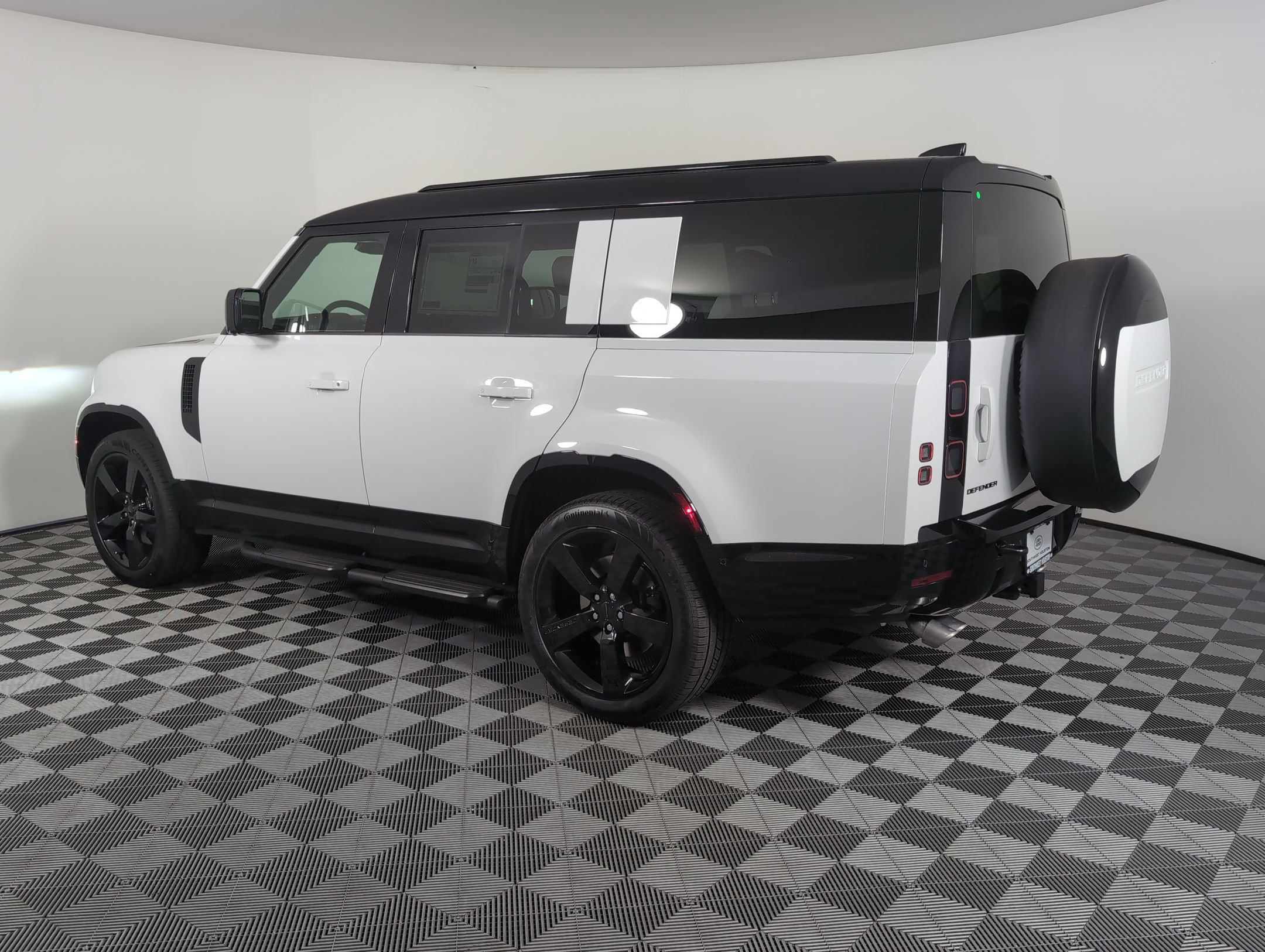 New 2026 Land Rover Defender 130 V8 image 3