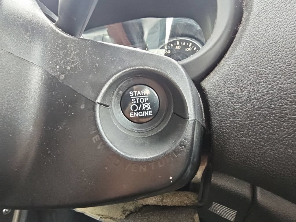 Used 2016 Jeep Renegade 75th Anniversary FWD image 36