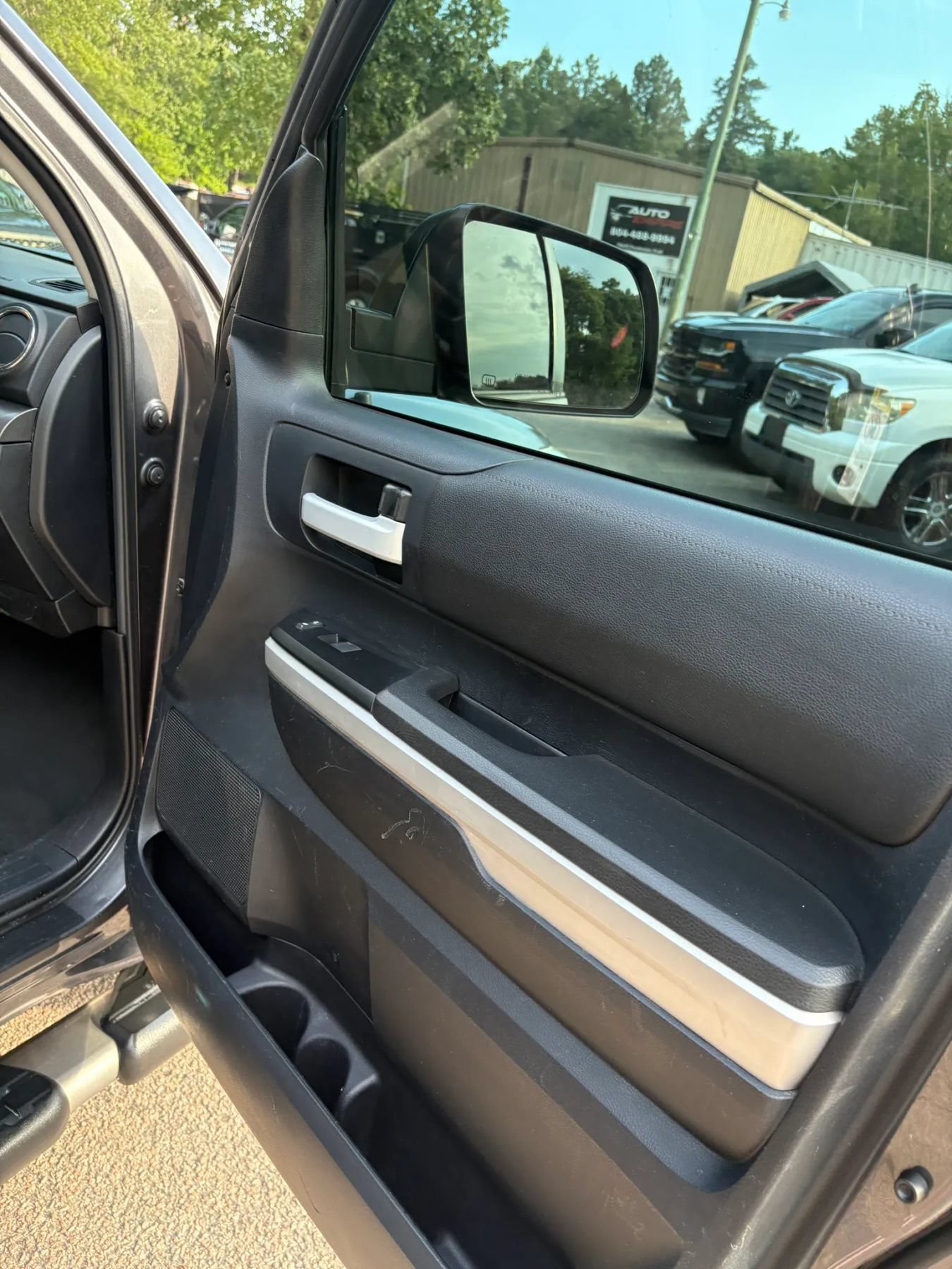 Used 2014 Toyota Tundra SR5 AWD/4WD image 28