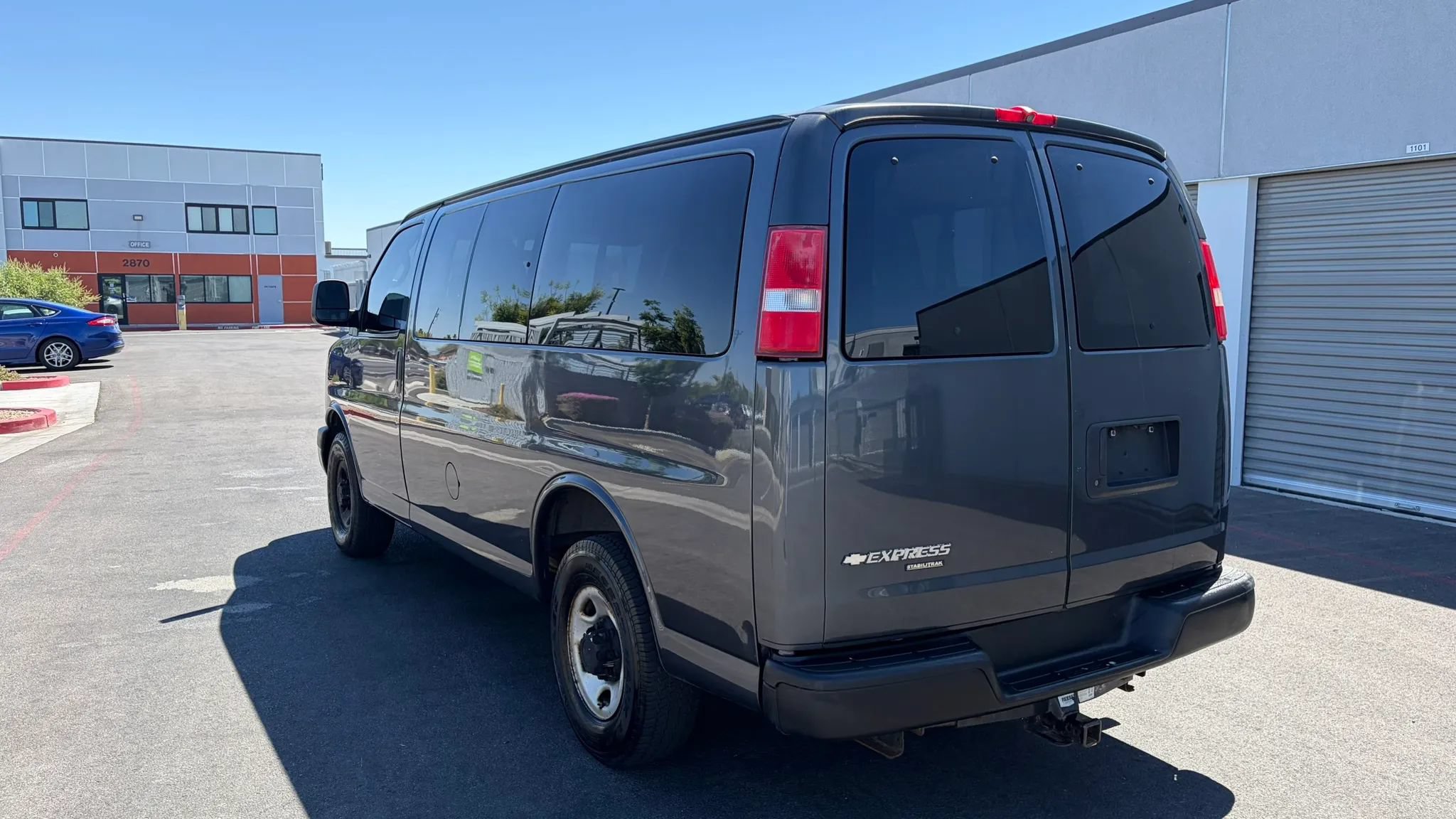 Used 2016 Chevrolet Express 2500 LS RWD image 3