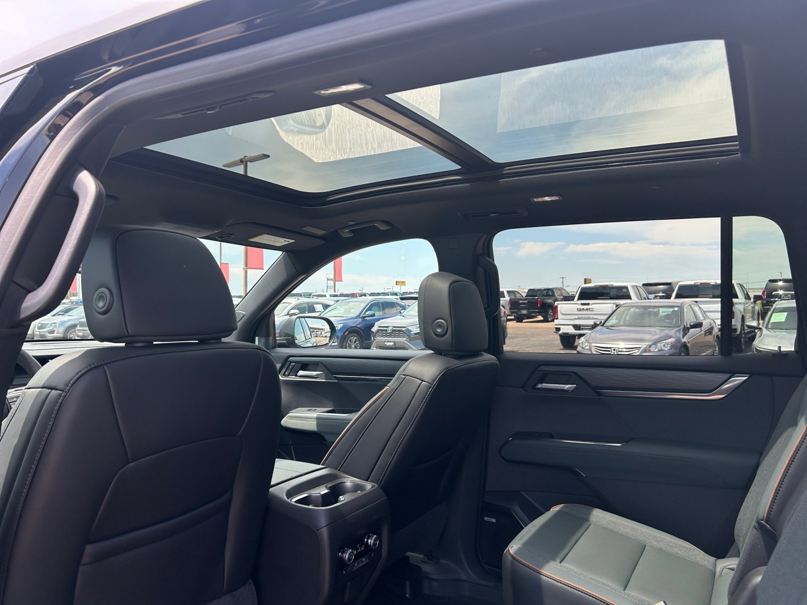 New 2026 GMC Acadia AT4 w/ LPO, Floor Liner Package AWD/4WD image 19