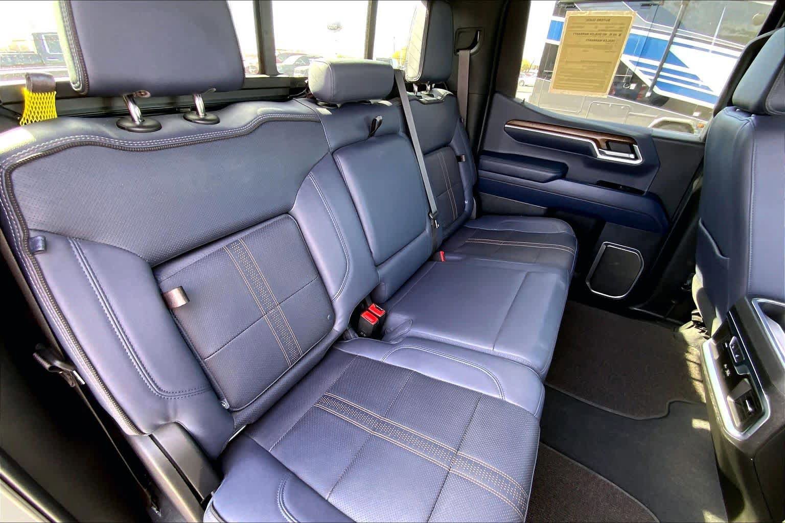 Used 2023 Chevrolet Silverado 1500 High Country w/ Technology Package AWD/4WD image 18