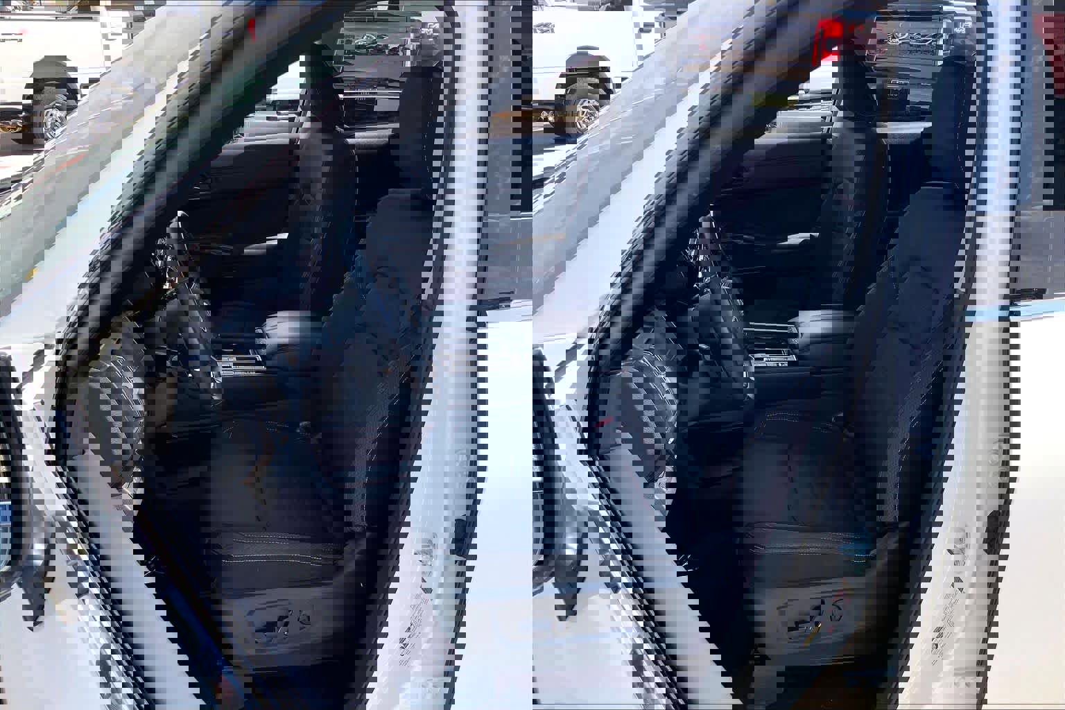 Used 2025 Nissan Pathfinder SV FWD image 8