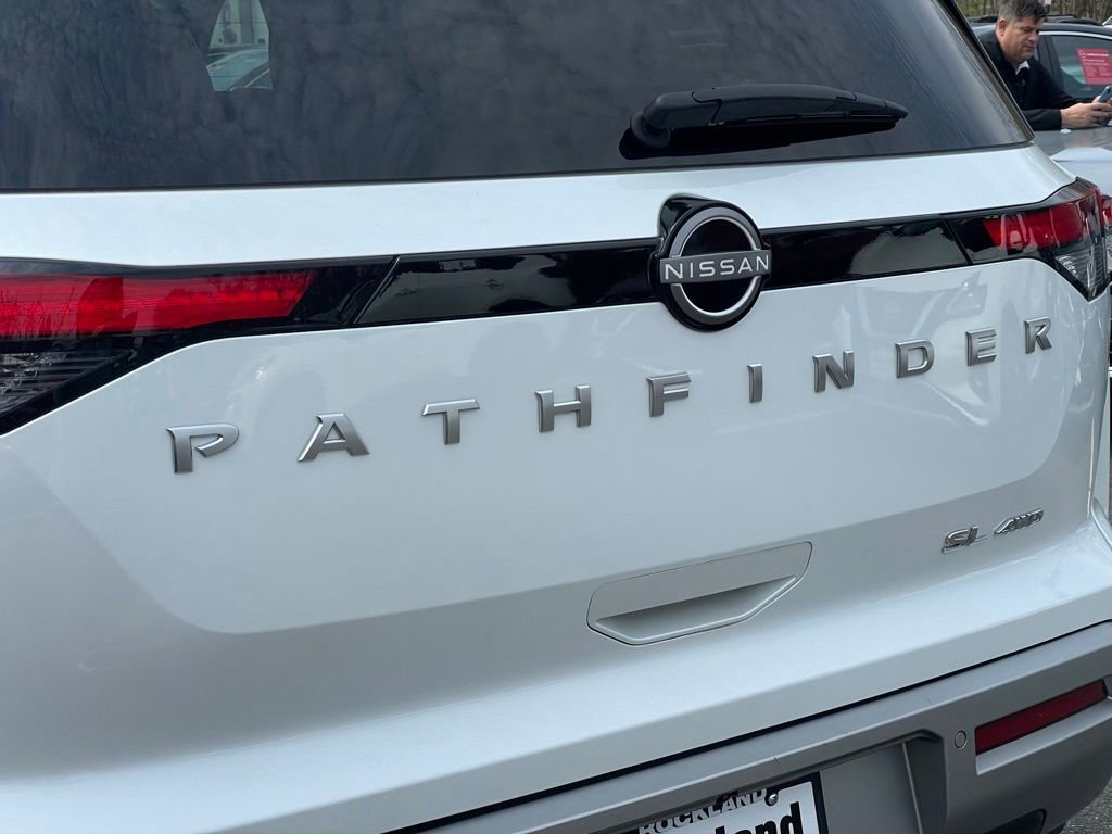 Certified 2025 Nissan Pathfinder SL image 35