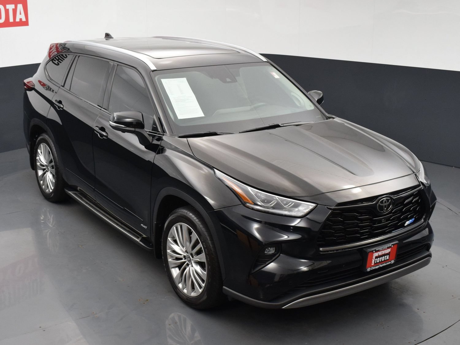 Used 2025 Toyota Highlander Platinum AWD/4WD image 32