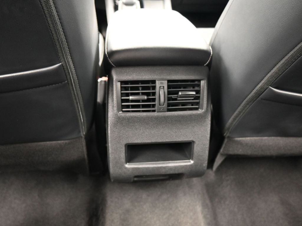 Used 2023 Mitsubishi Outlander SE image 42