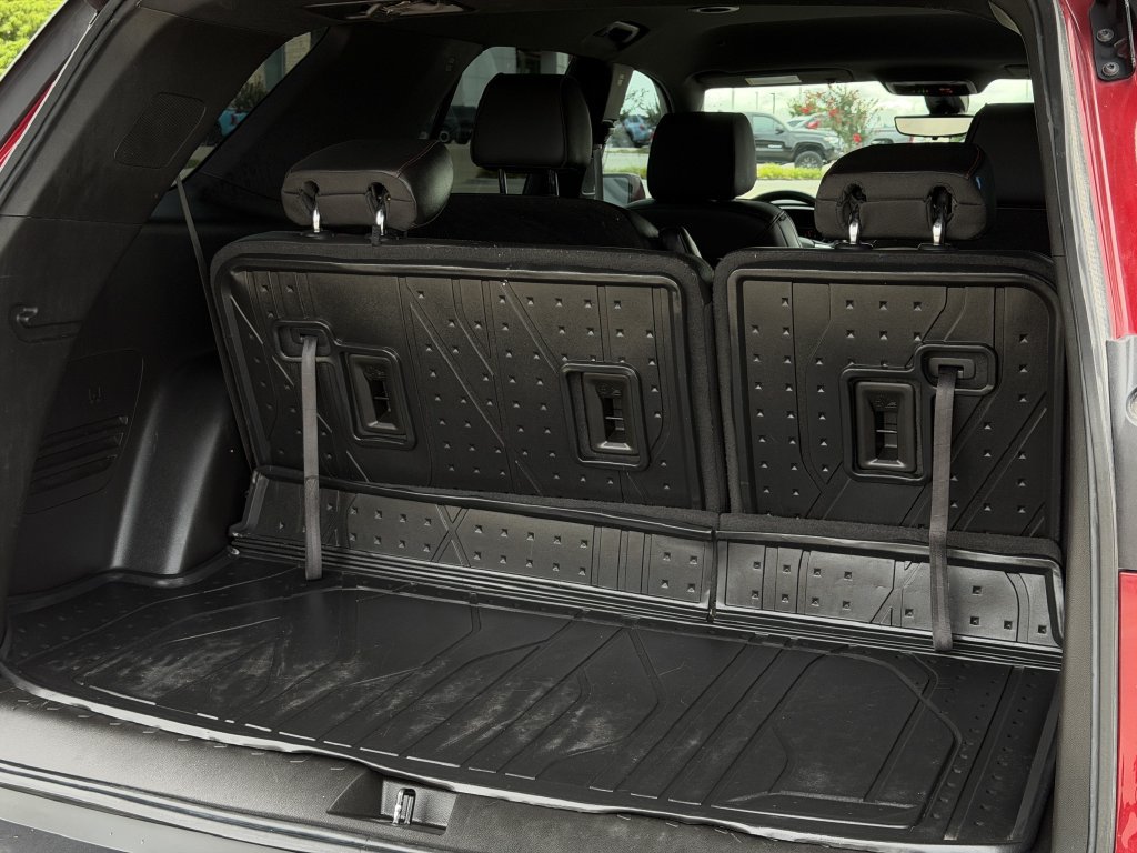 Used 2023 Chevrolet Traverse RS w/ LPO, Floor Liner Package FWD image 28