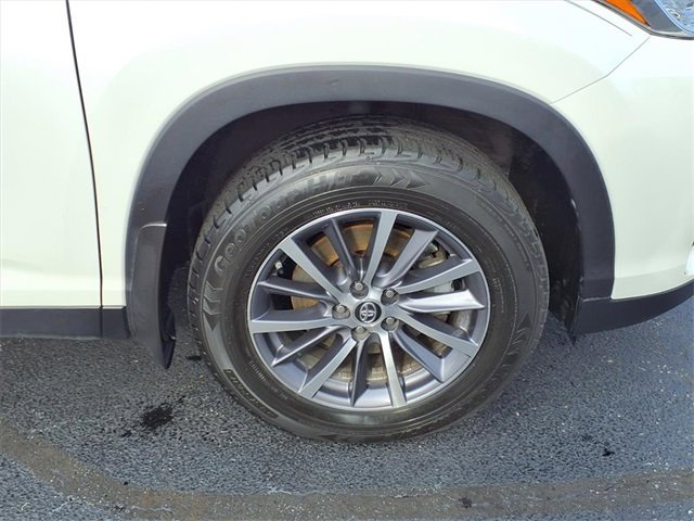 Used 2019 Toyota Highlander XLE image 23