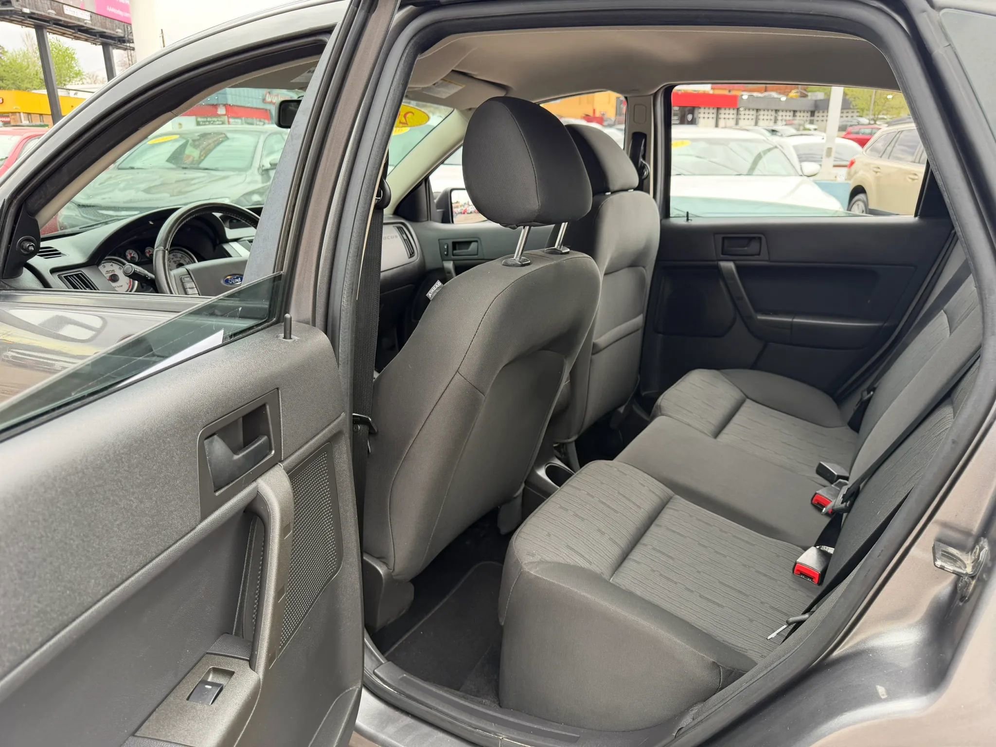 Used 2009 Ford Focus SE image 15