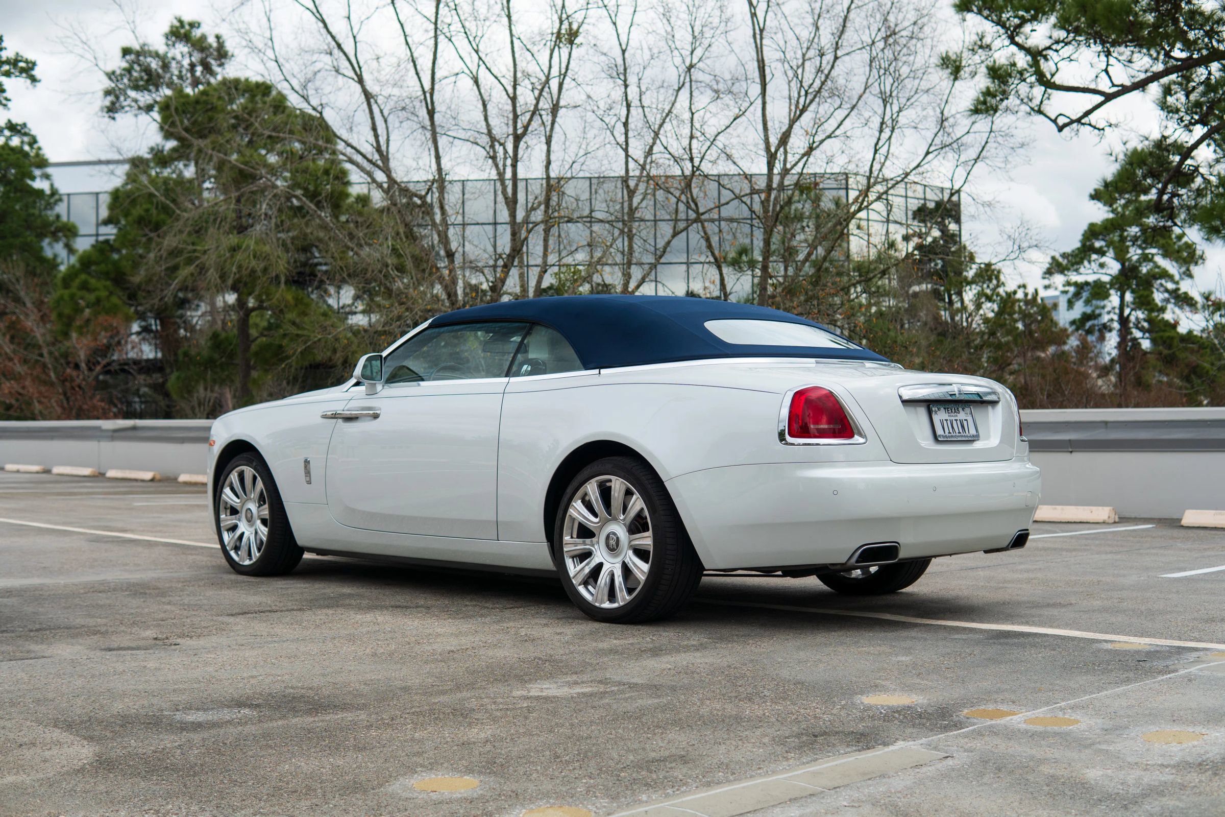 Used 2017 Rolls-Royce Dawn RWD image 7