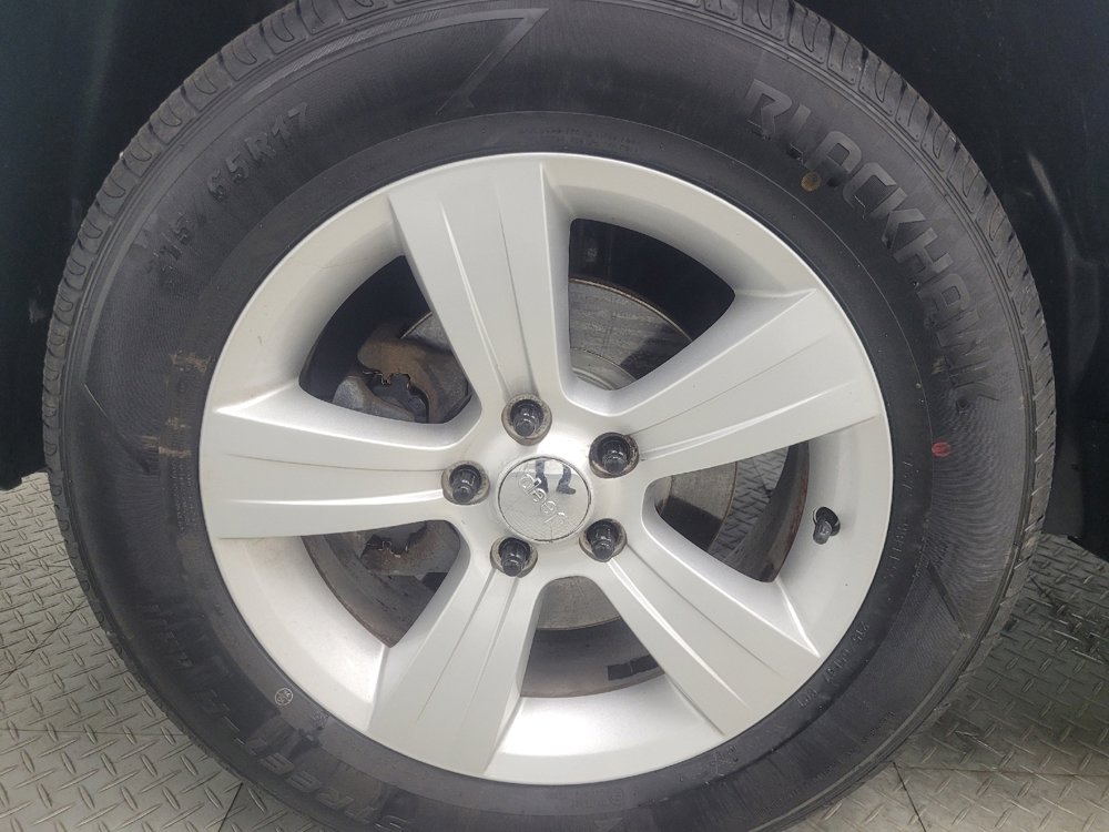 Used 2017 Jeep Compass Latitude w/ Sun/Sound Group AWD/4WD image 31