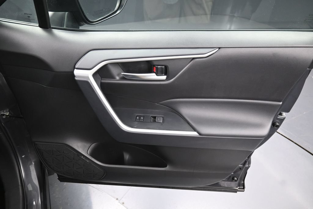 Certified 2025 Toyota RAV4 XLE AWD/4WD image 33