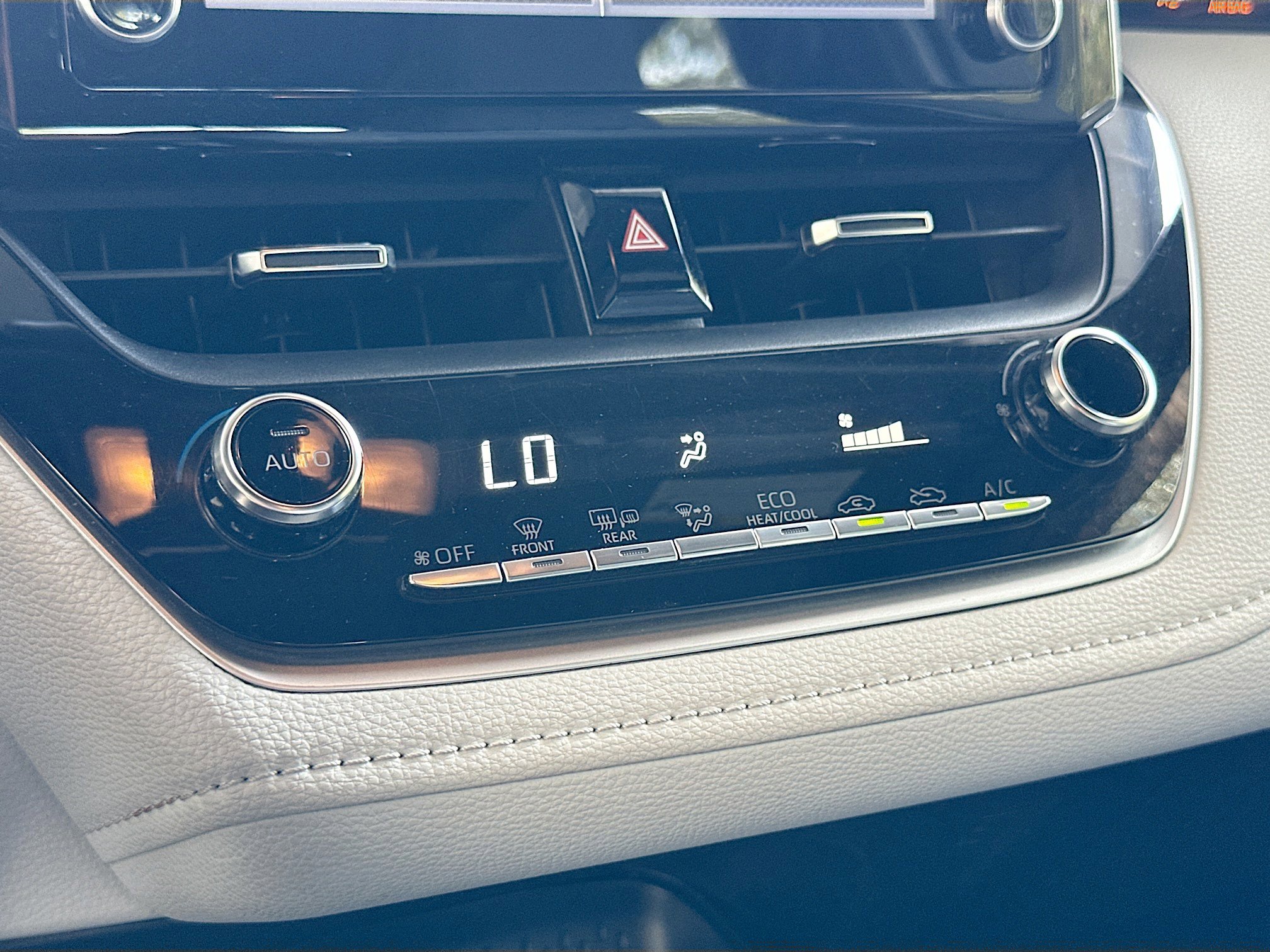 Used 2020 Toyota Corolla SE FWD image 15