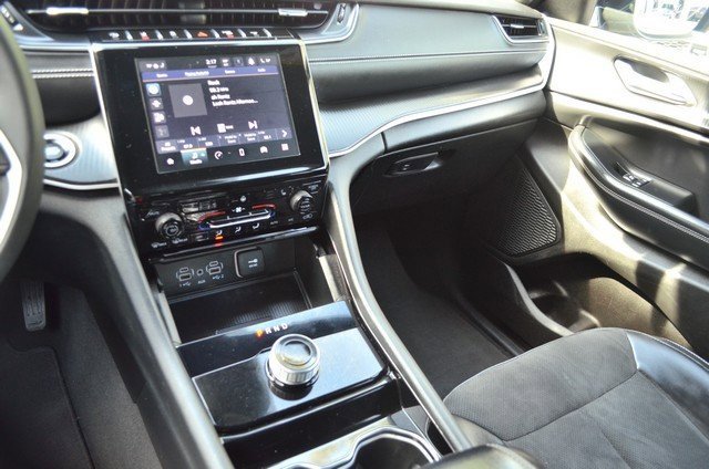 Used 2023 Jeep Grand Cherokee L Laredo image 24