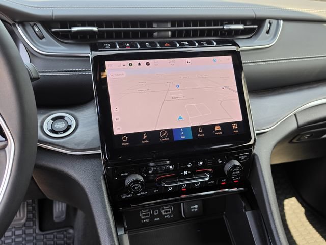 Used 2023 Jeep Grand Cherokee Overland w/ Luxury Tech Group IV RWD image 9