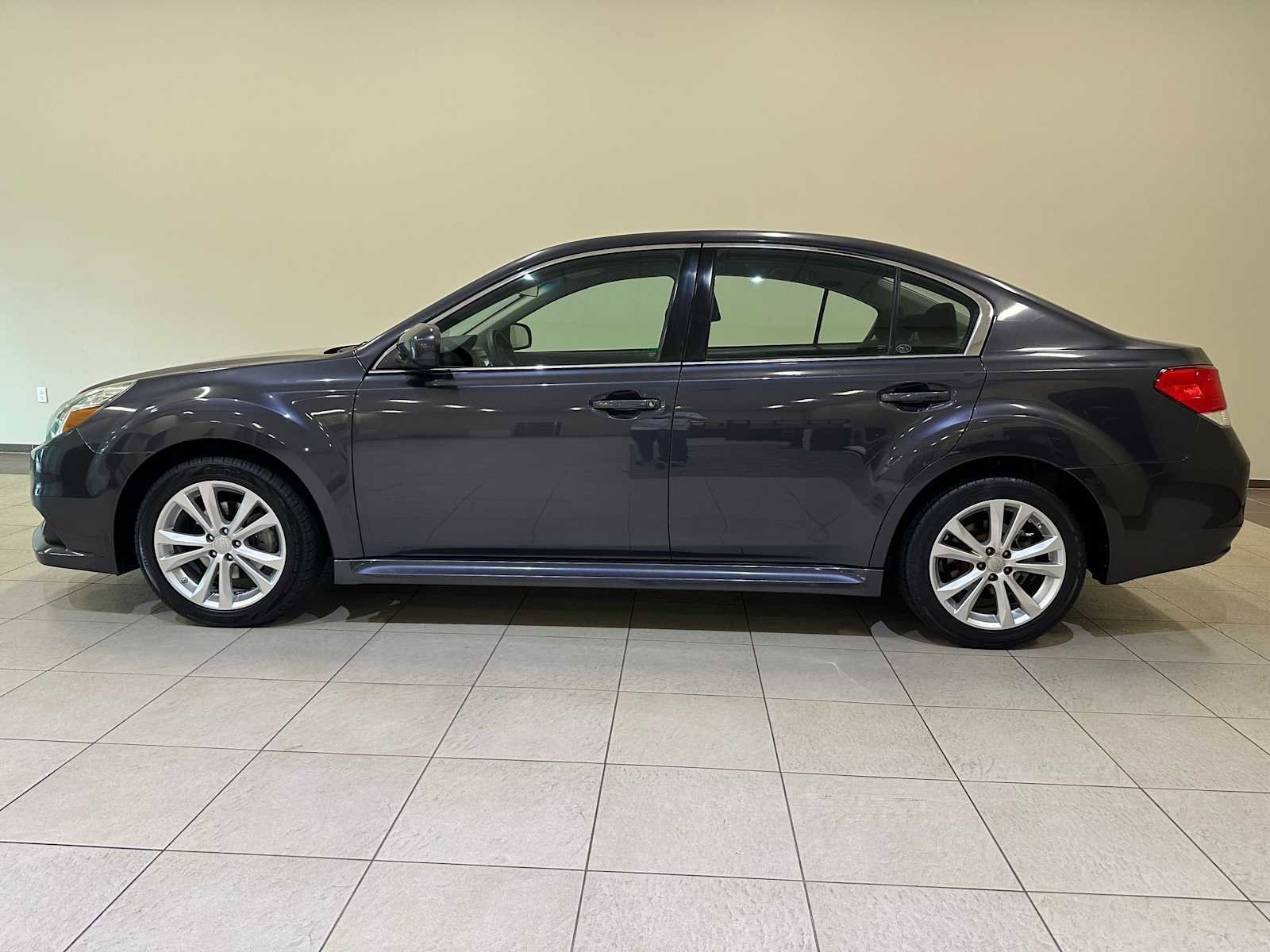 Used 2013 Subaru Legacy 2.5i Premium w/ All-Weather Pkg AWD/4WD image 3