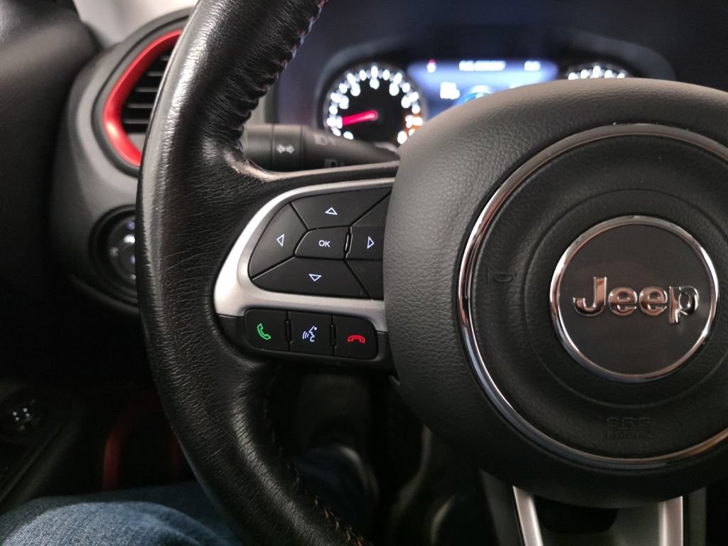 Used 2017 Jeep Renegade Trailhawk AWD/4WD image 14